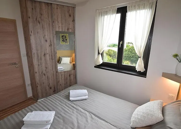 Sole Apartman-near